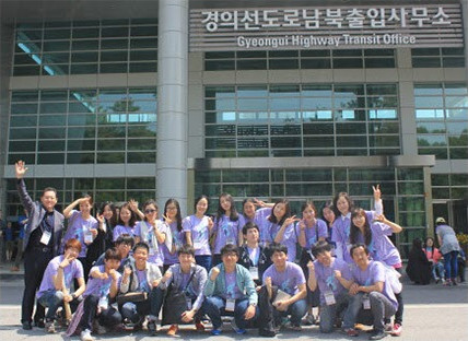 경의선도로남북출입사무소 앞 단체사진