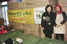 겨울옷 보내기 현장의 봉사자들